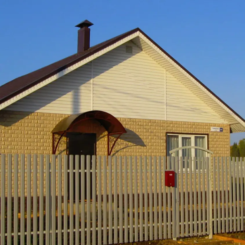 Фото 3 штакетник Узкий RAL7004 Серый на заборе для коттеджного поселка