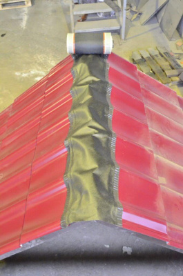 Аэроэлемент конька кровли Ventakrov LUX монтаж на конек кровли 3 Аэроэлемент конька кровли Ventakrov LUX монтаж на конек кровли 3